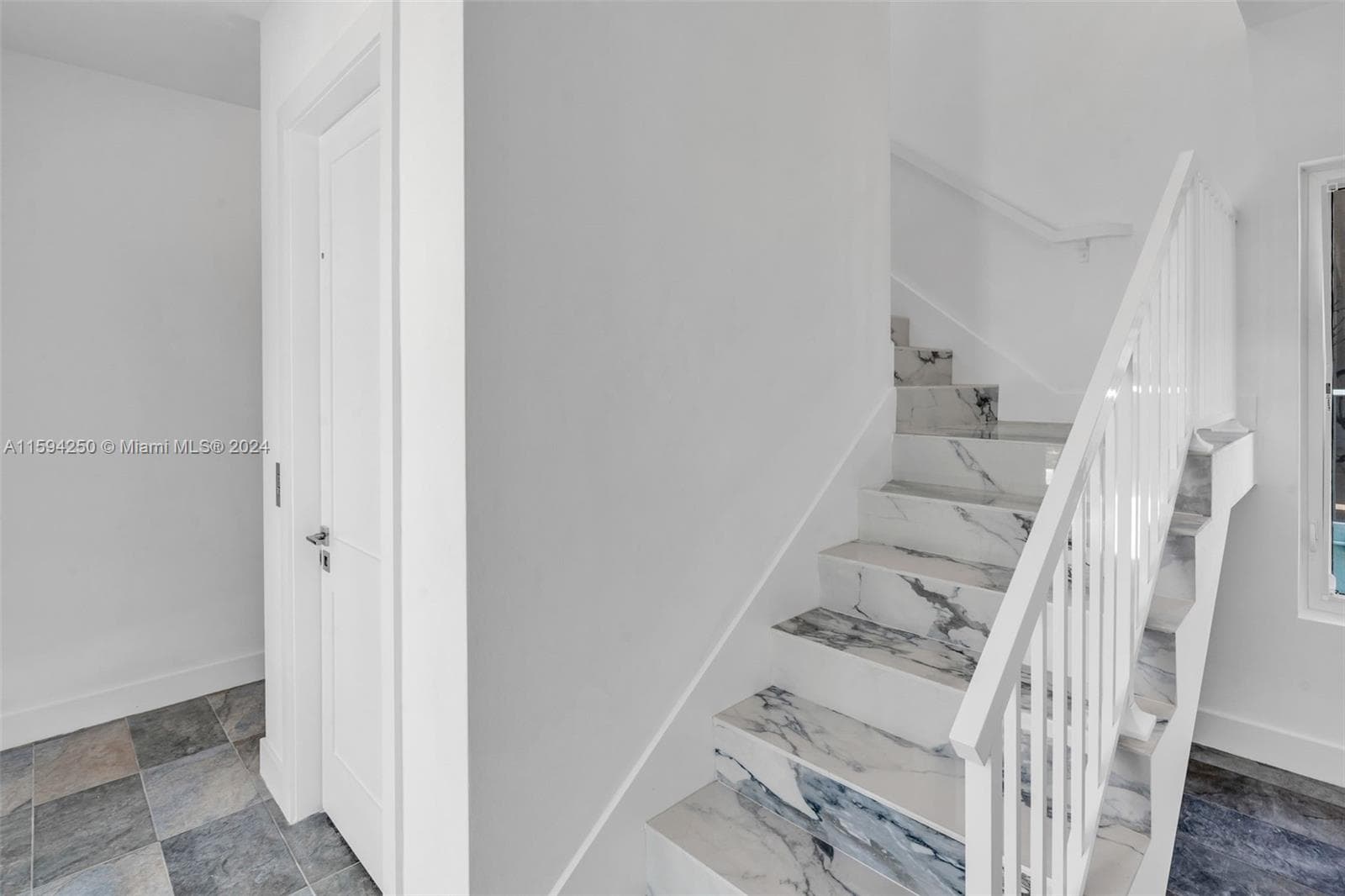 84 Coral Way photo 6