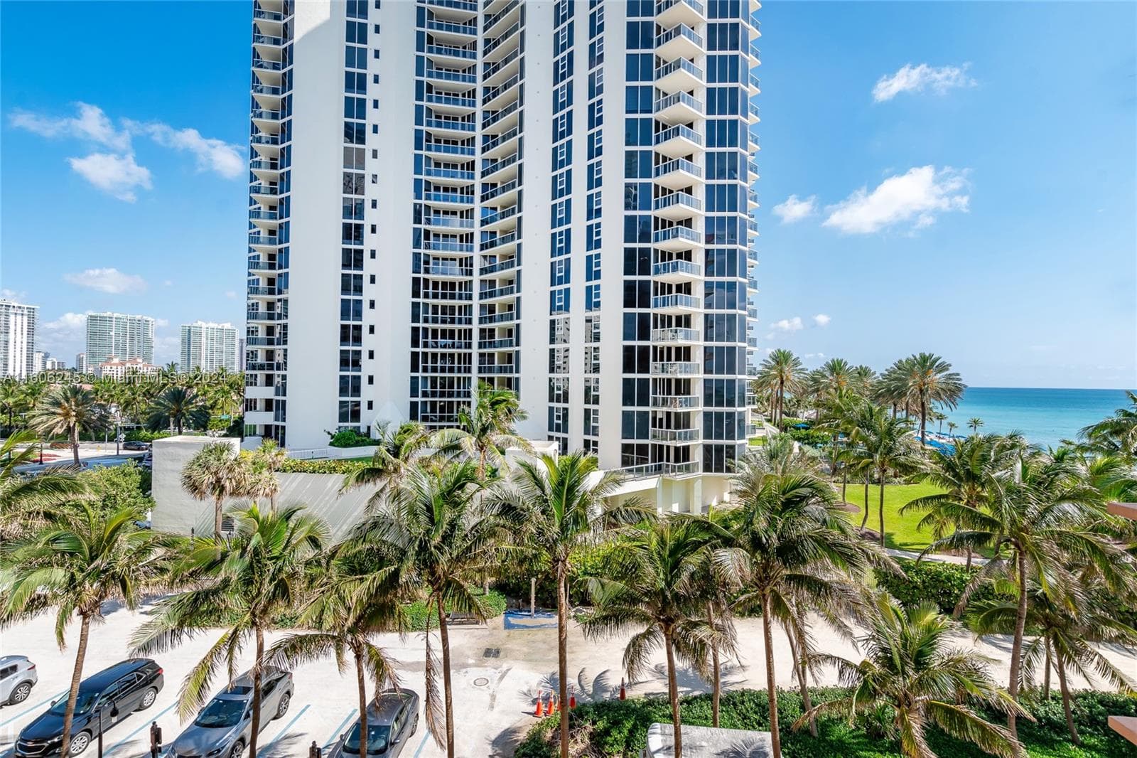 19201 Collins Ave(avlb 7/15/26) 318 photo 10
