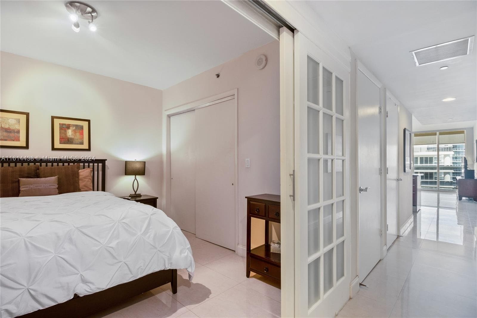 1830 OCEAN DR 4409 photo 12
