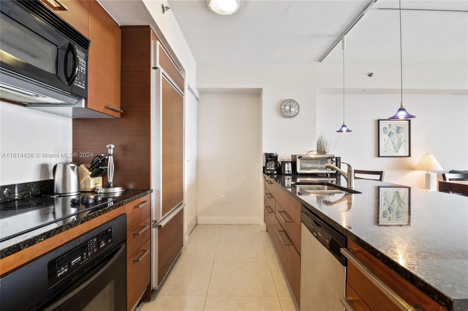 1830 OCEAN DR 4409 photo 9