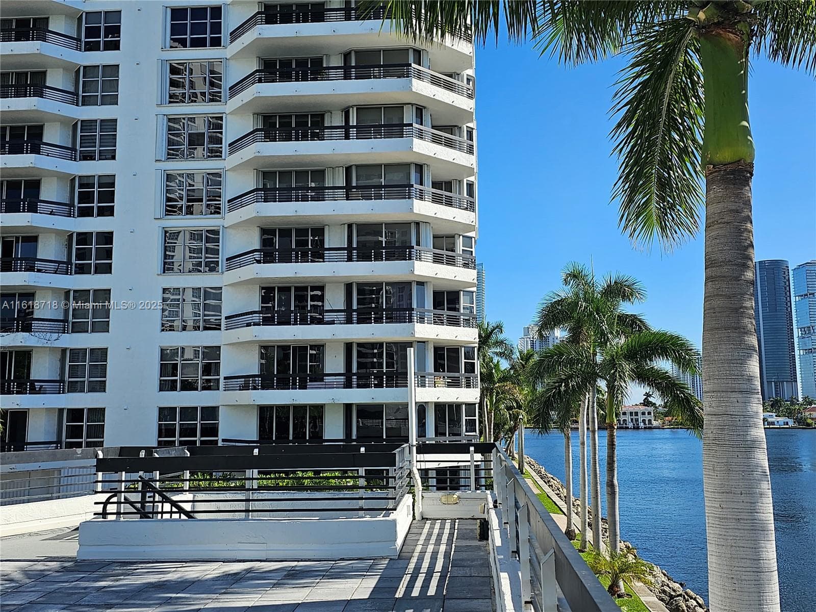 3600 Mystic Pointe Dr 1607 photo 21