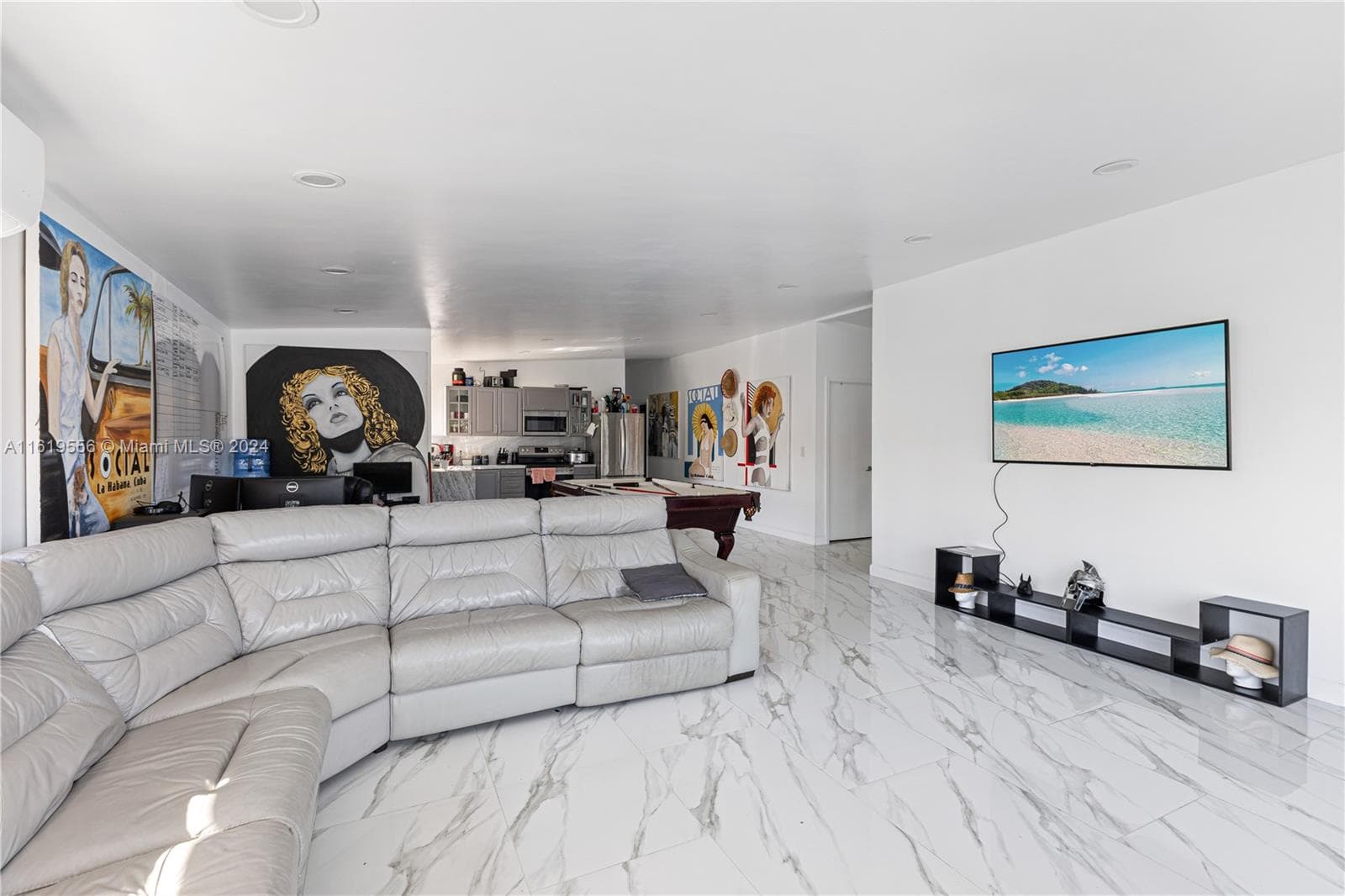 8221 Crespi Blvd photo 4