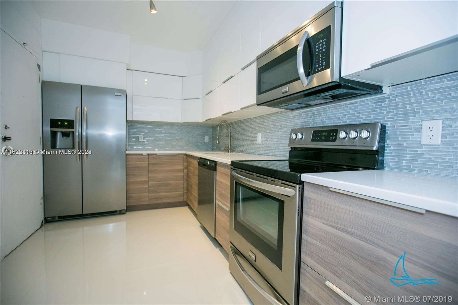 9381 E Bay Harbor Dr 302S photo 10