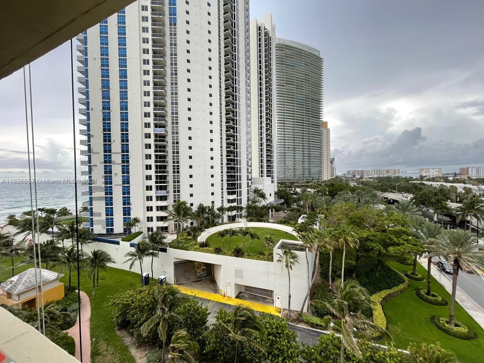 19201 Collins Ave 640 photo 1