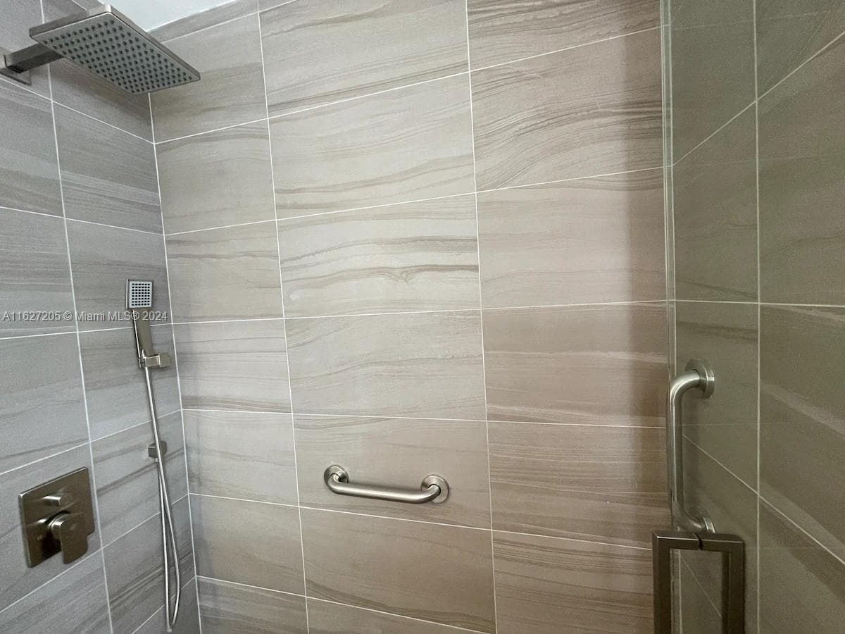 100 Sunrise Dr 24 photo 24