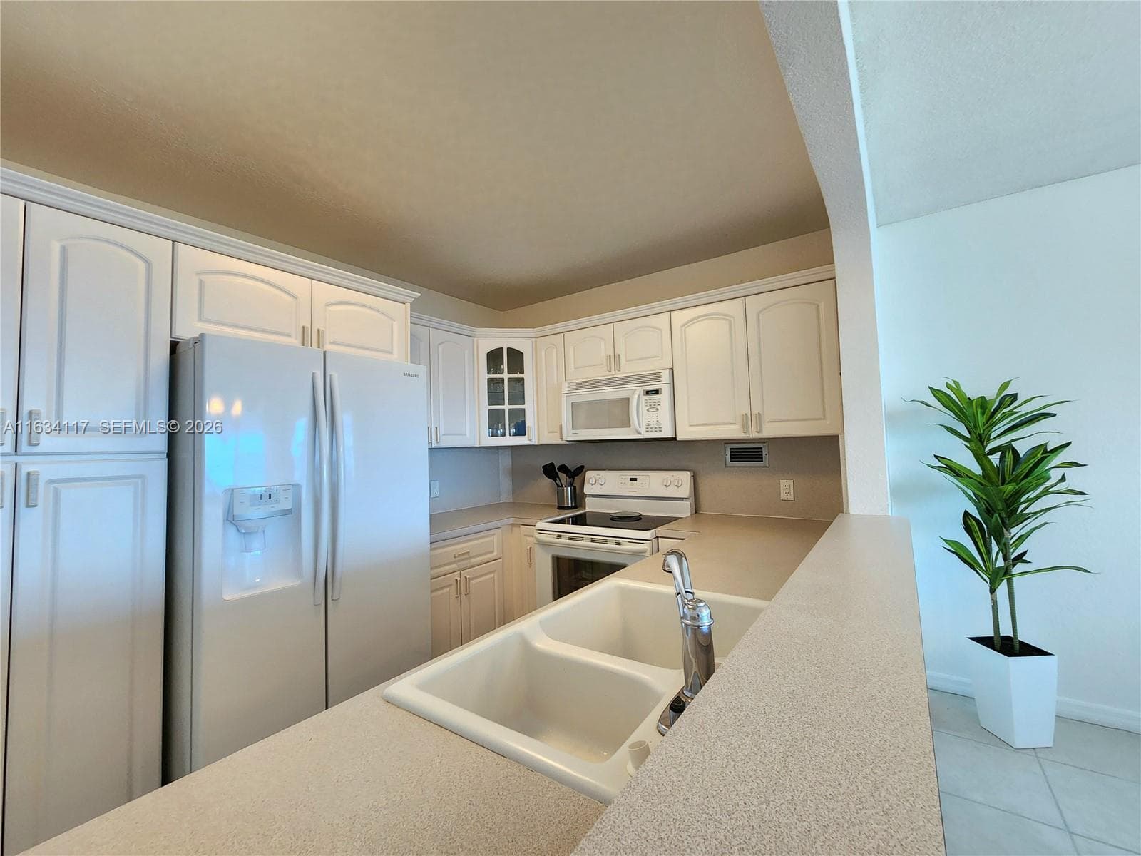3505 S Ocean Dr 1406 photo 10