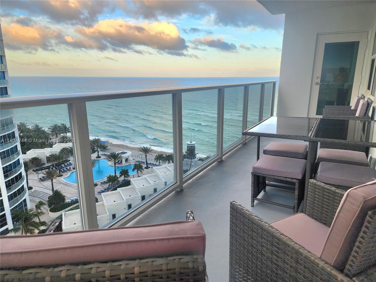 3505 S Ocean Dr 1409 photo 2