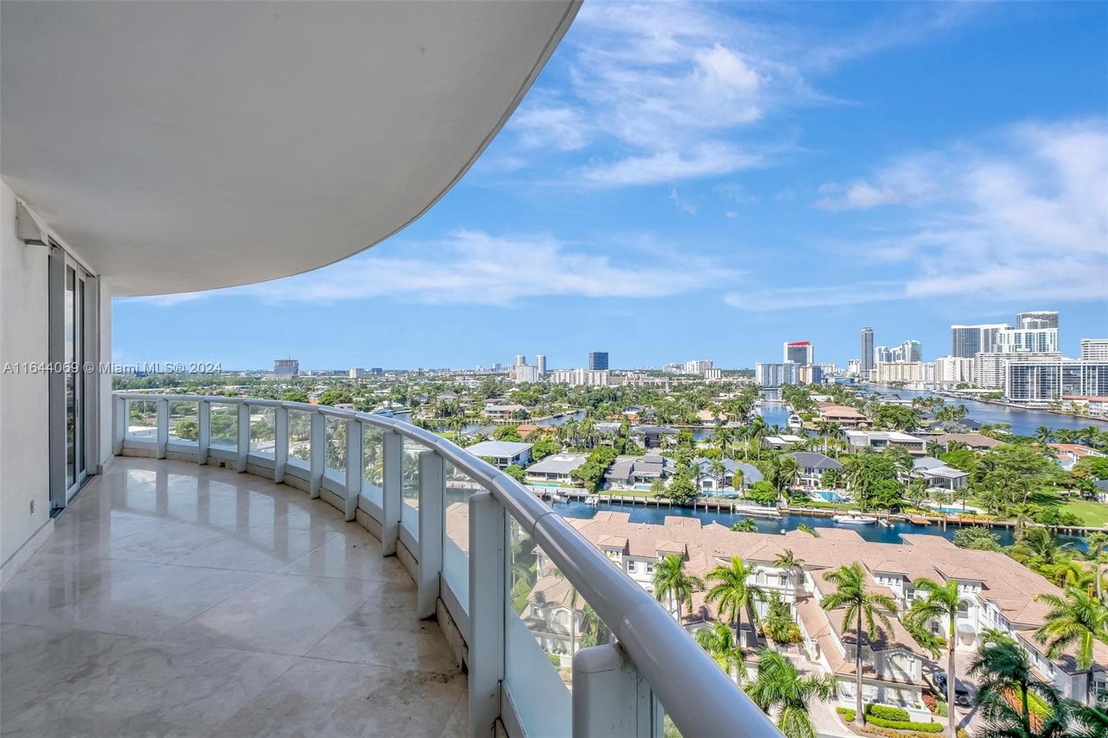 21200 Point Pl 1204 photo 17