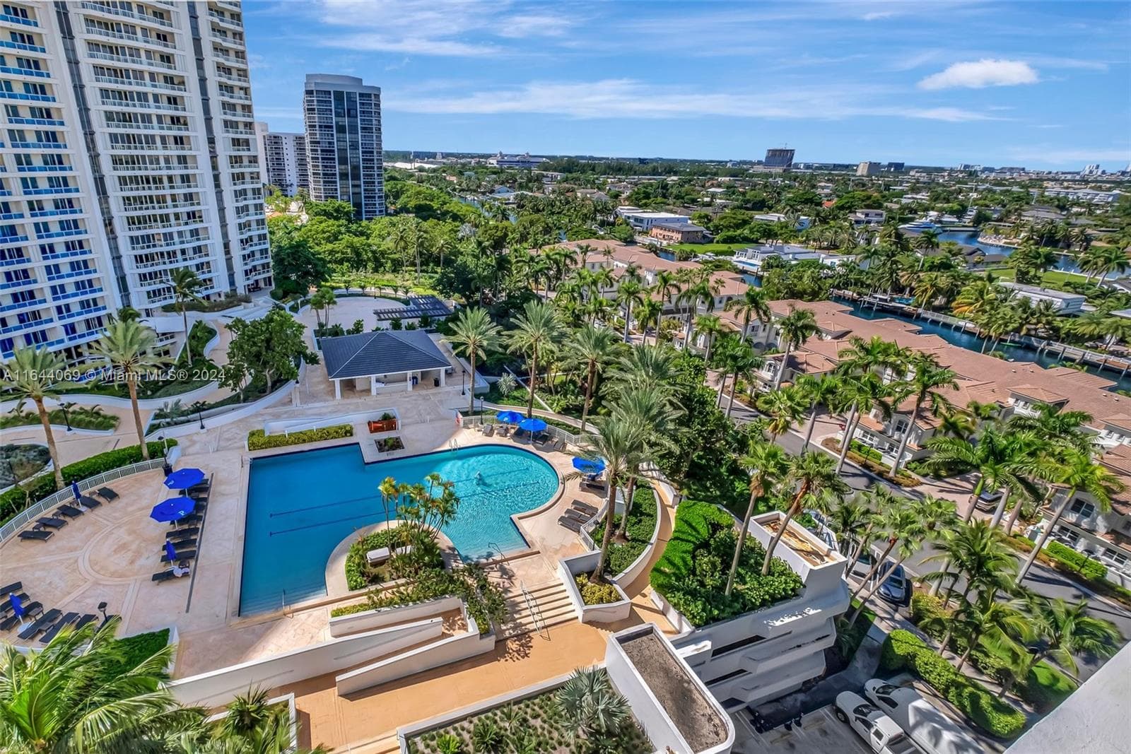 21200 Point Pl 1204 photo 12