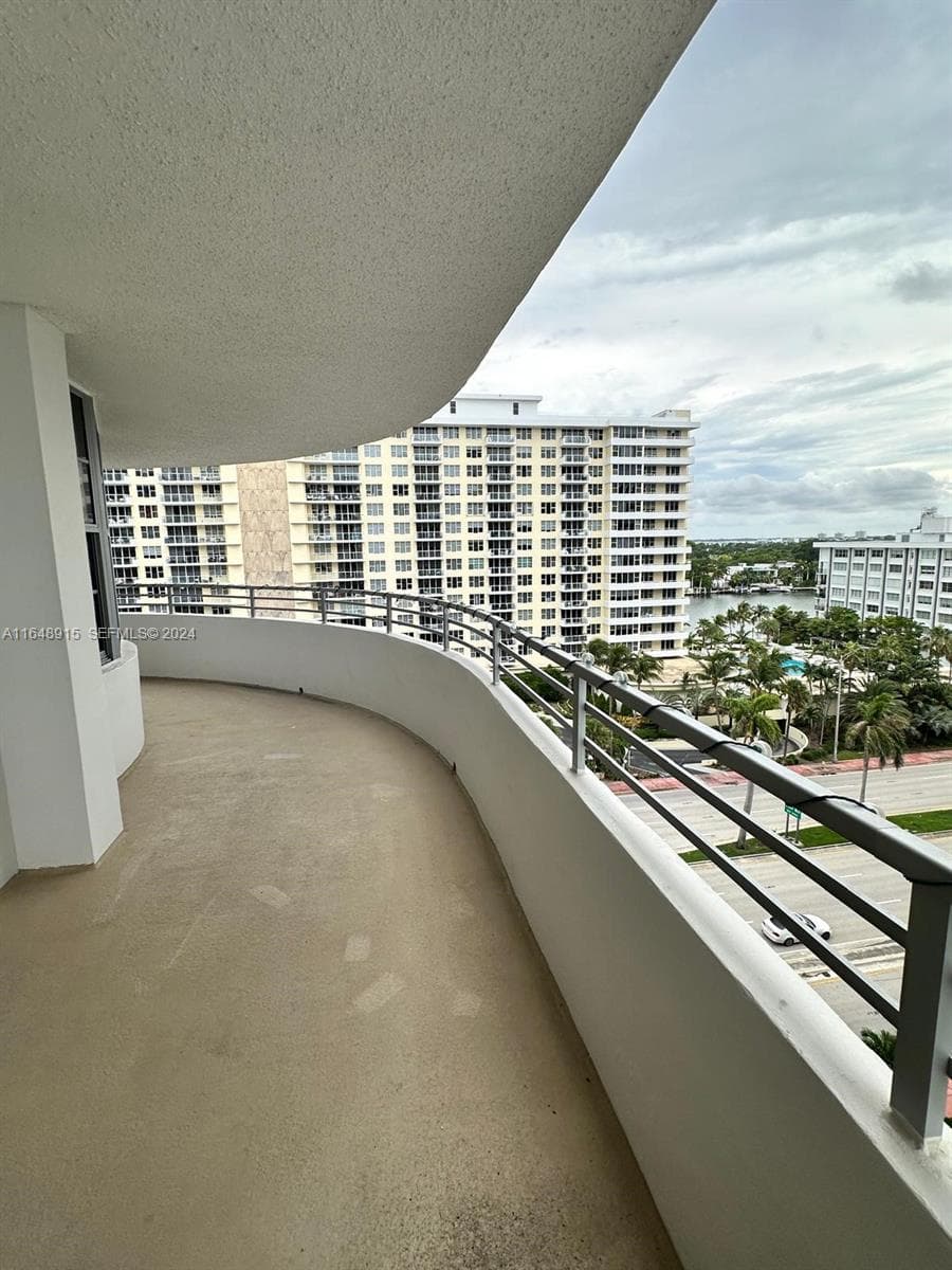 5555 Collins Ave 10B photo 3