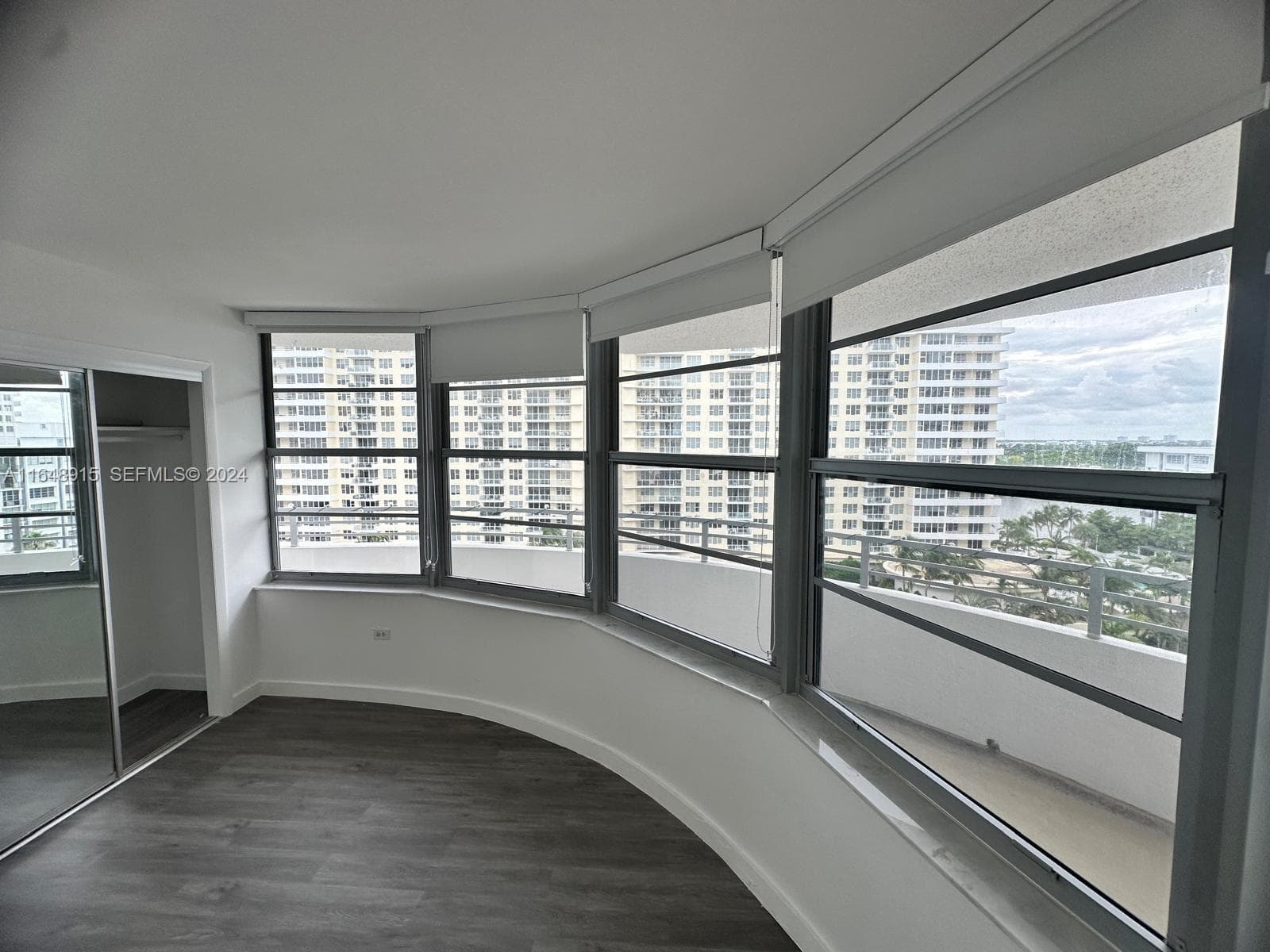 5555 Collins Ave 10B photo 1