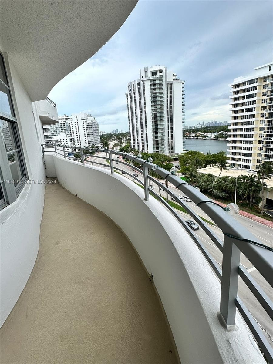 5555 Collins Ave 10B photo 4