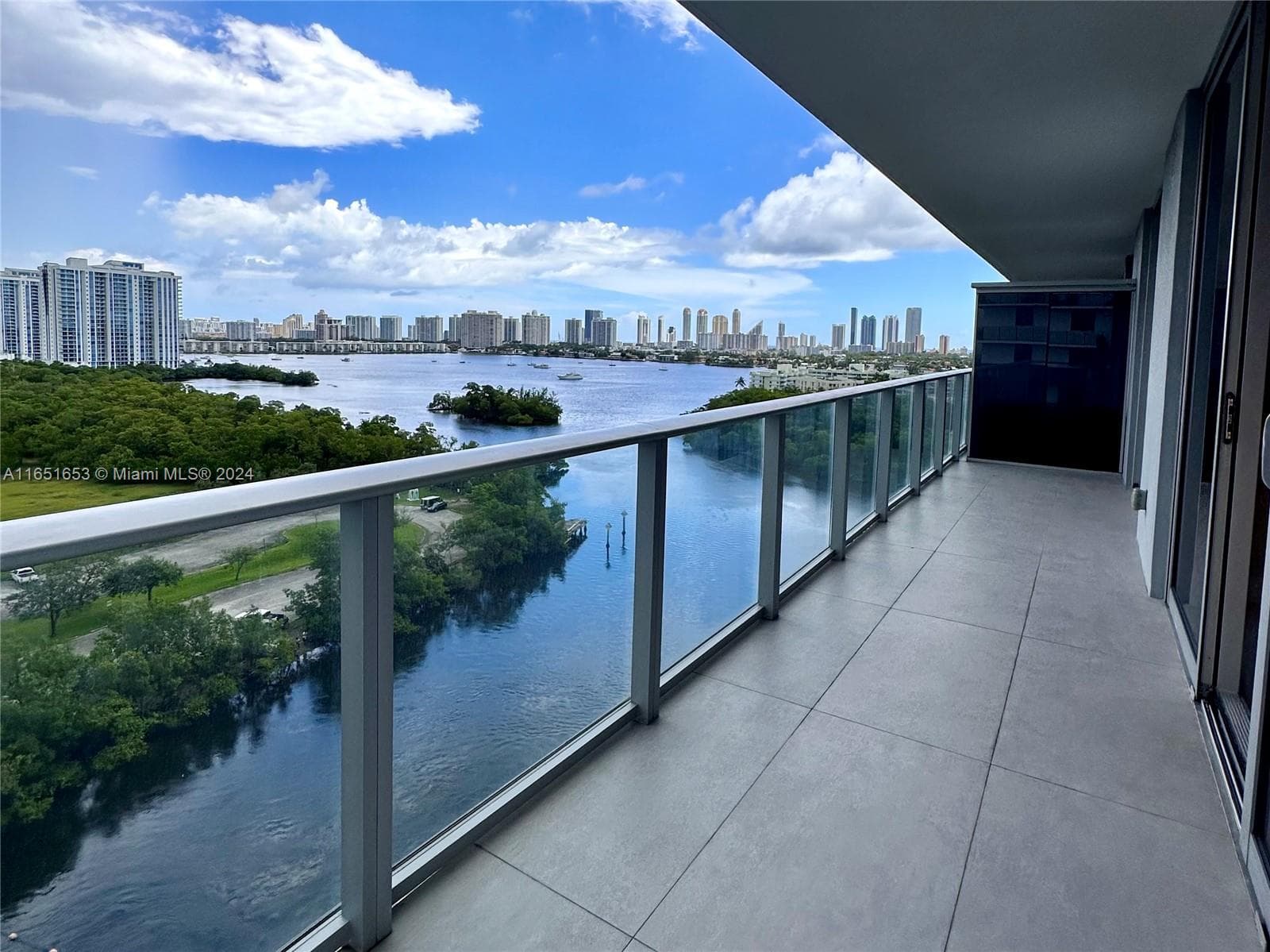 16385 Biscayne Blvd 1201 photo 2