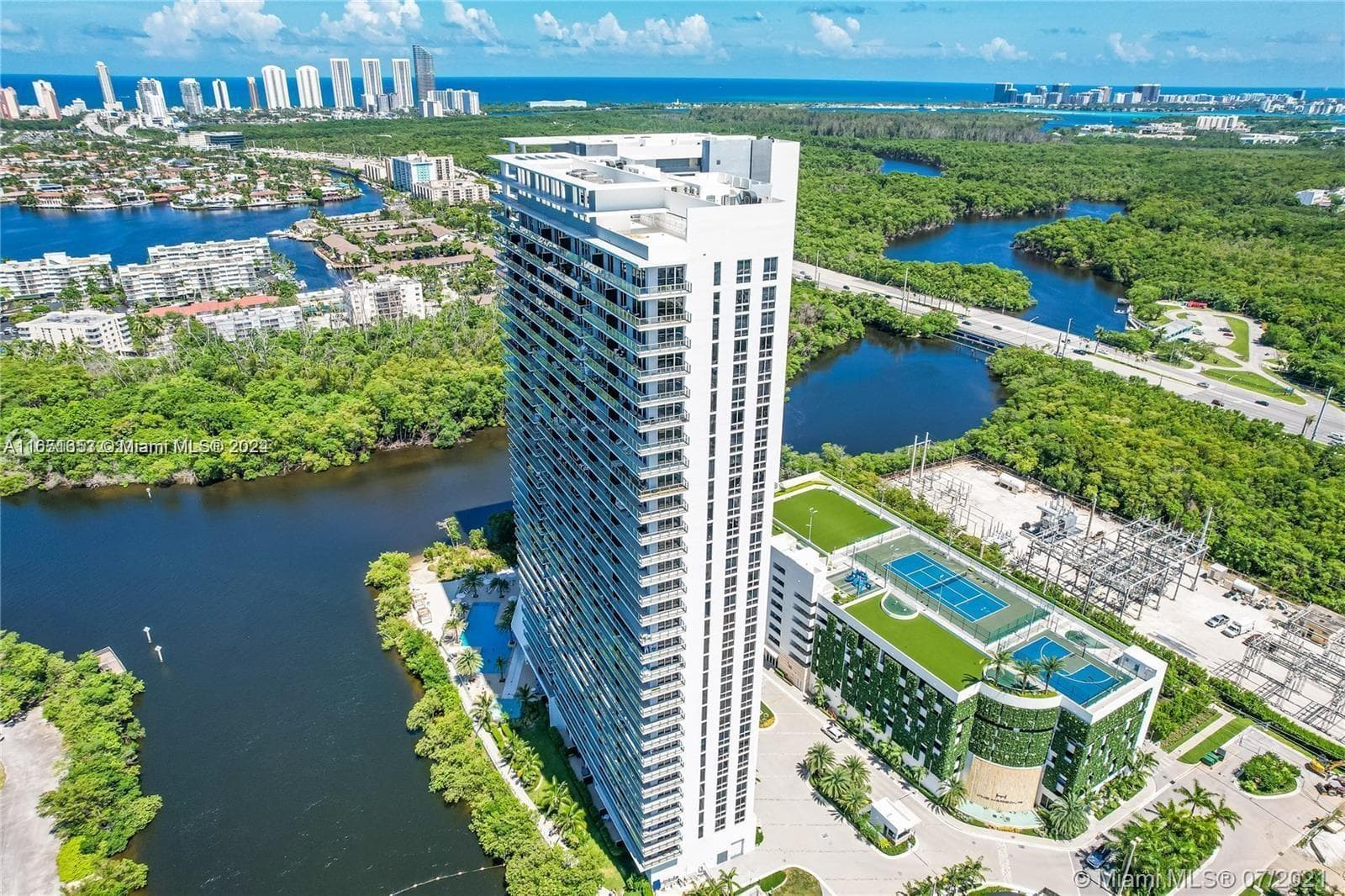 16385 Biscayne Blvd 1201 photo 1