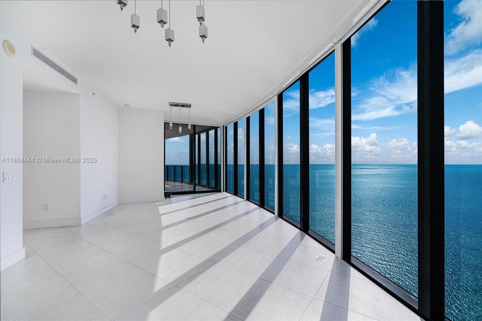18555 Collins Ave 5001 photo 2