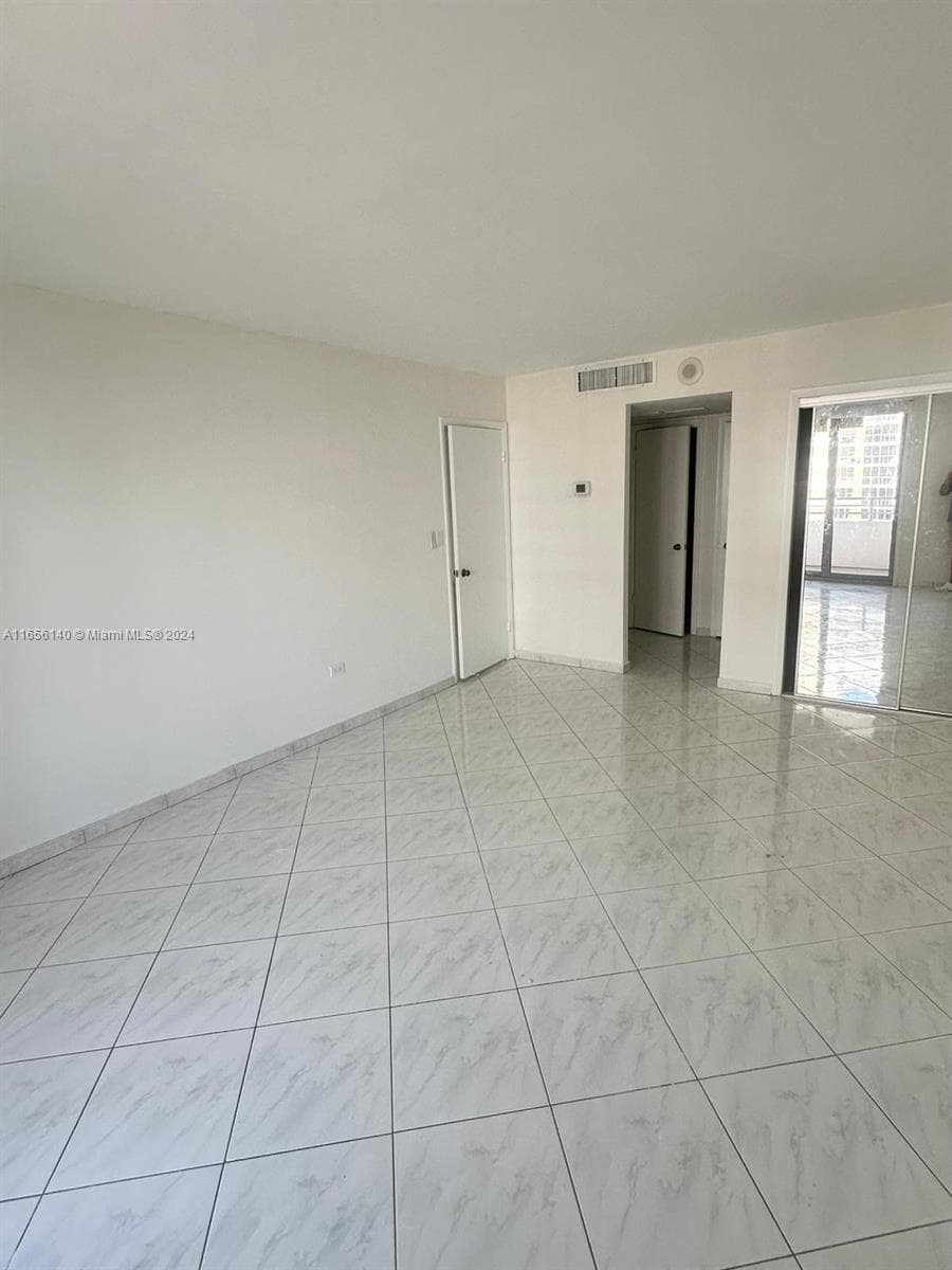 5555 Collins Ave 8Z photo 16