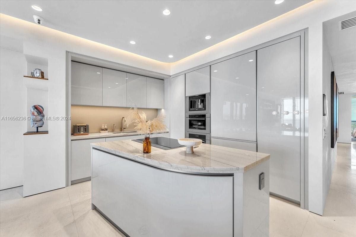 18975 Collins Ave 5302+Cabana 6 photo 22