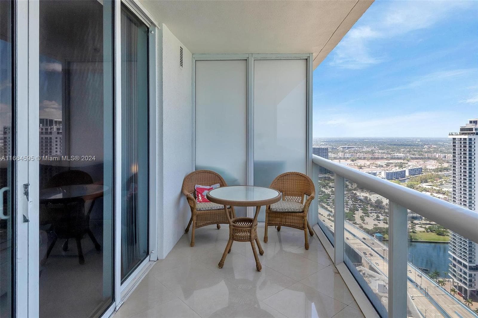 1830 Ocean Dr 4709 photo 13