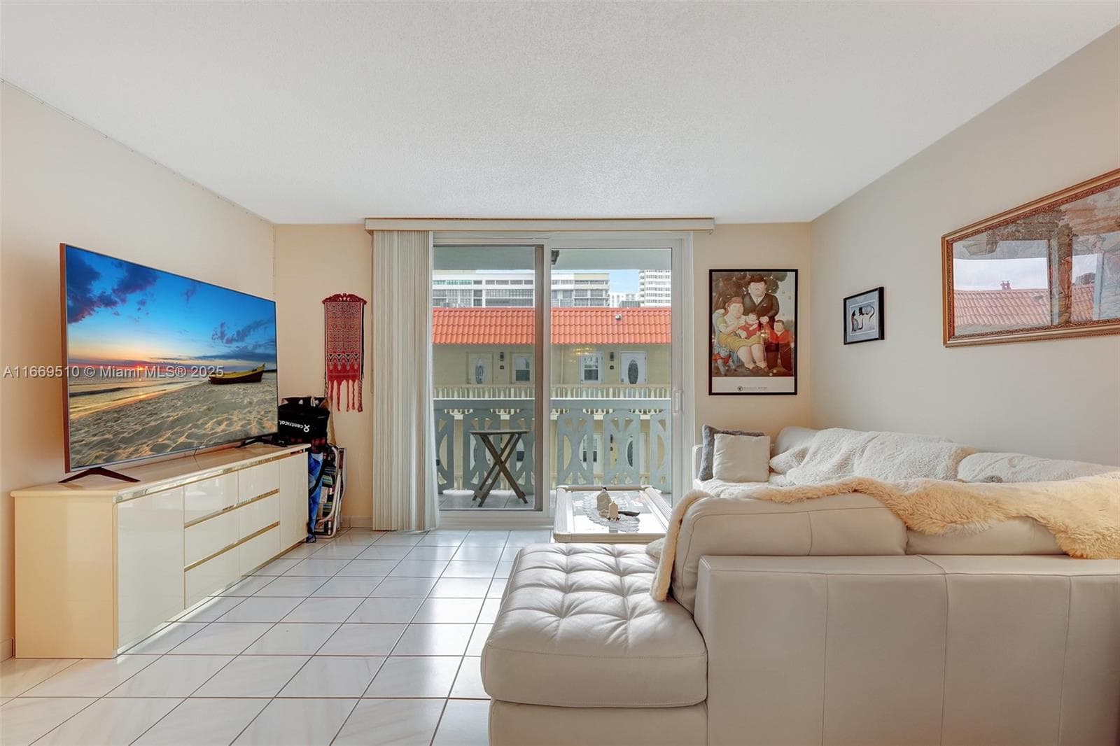 3113 S Ocean Dr 402 photo 3