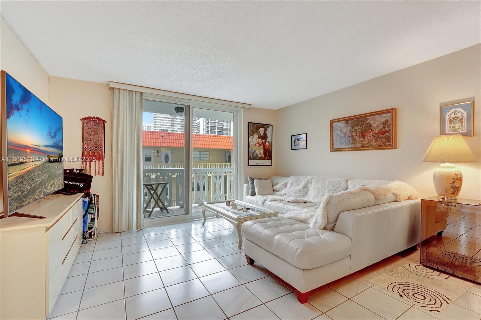 3113 S Ocean Dr 402 photo 1