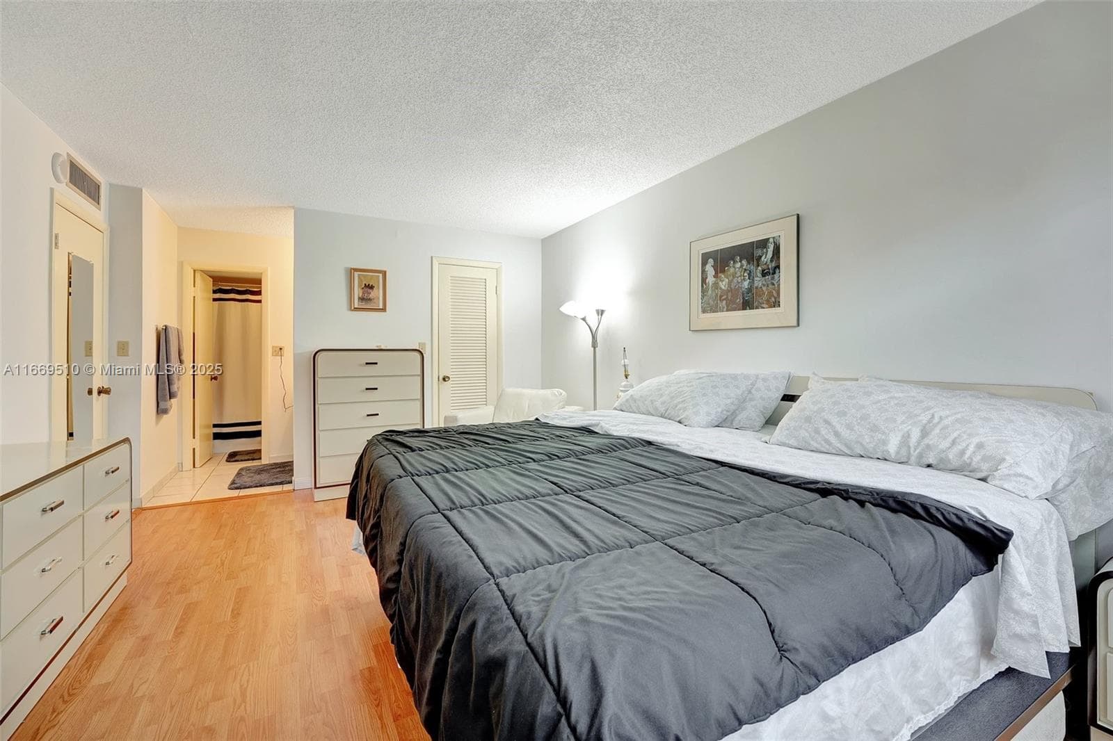 3113 S Ocean Dr 402 photo 24