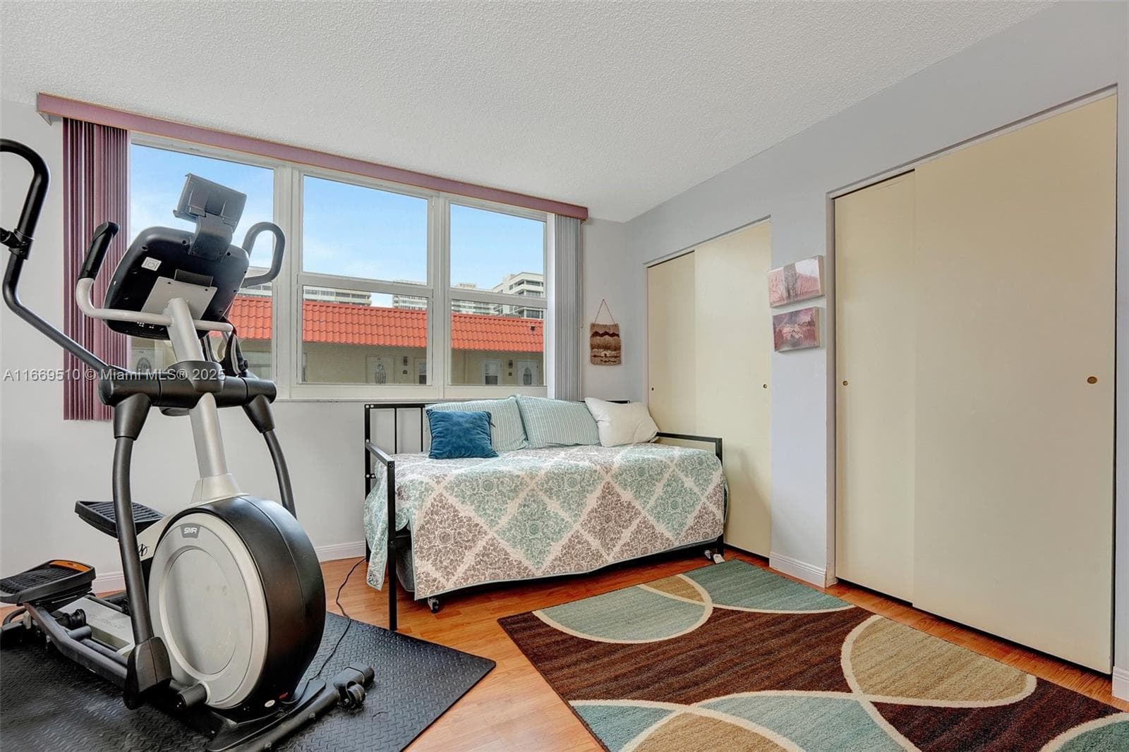 3113 S Ocean Dr 402 photo 10