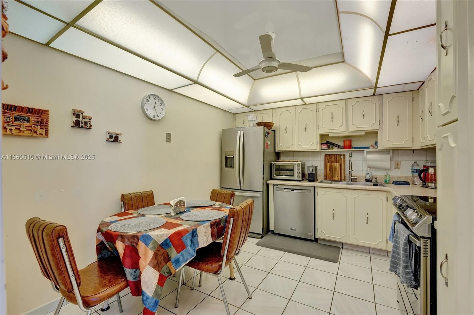 3113 S Ocean Dr 402 photo 18