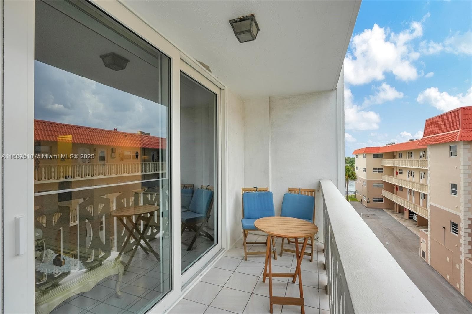 3113 S Ocean Dr 402 photo 4