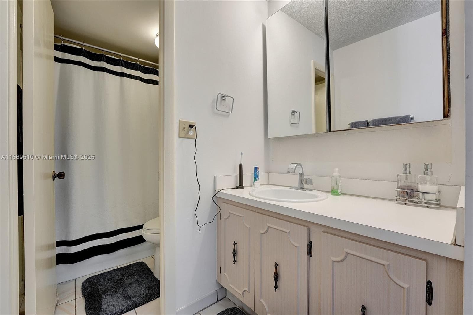 3113 S Ocean Dr 402 photo 25