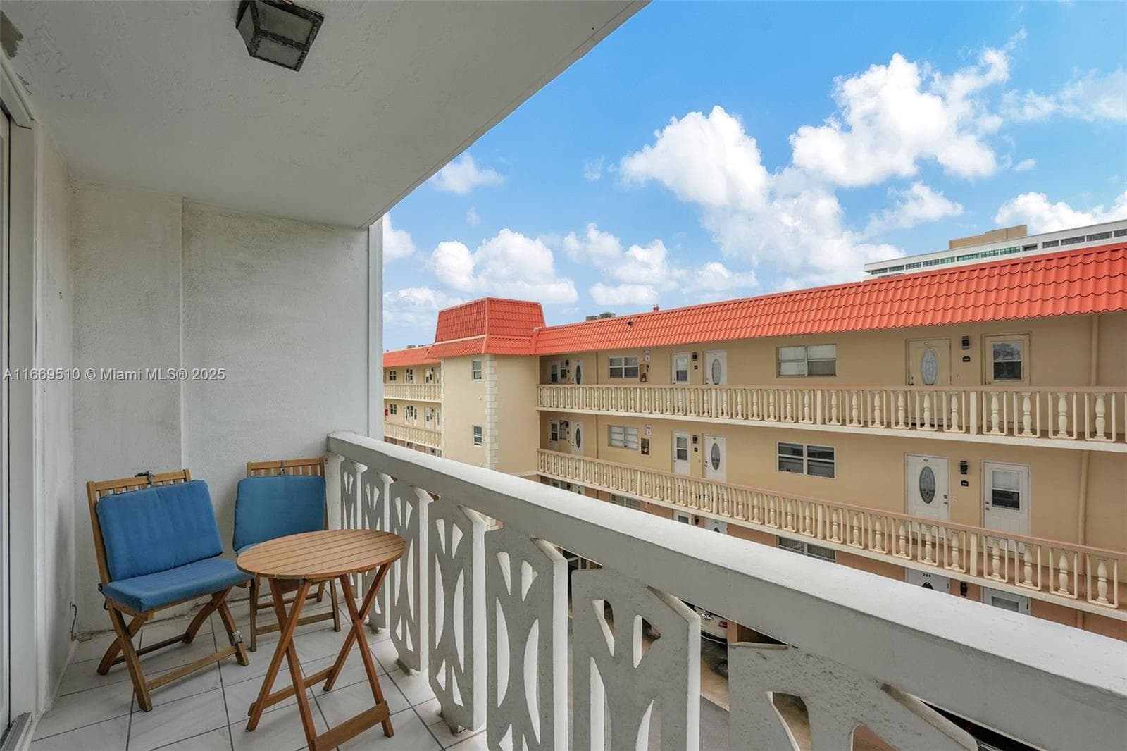 3113 S Ocean Dr 402 photo 21