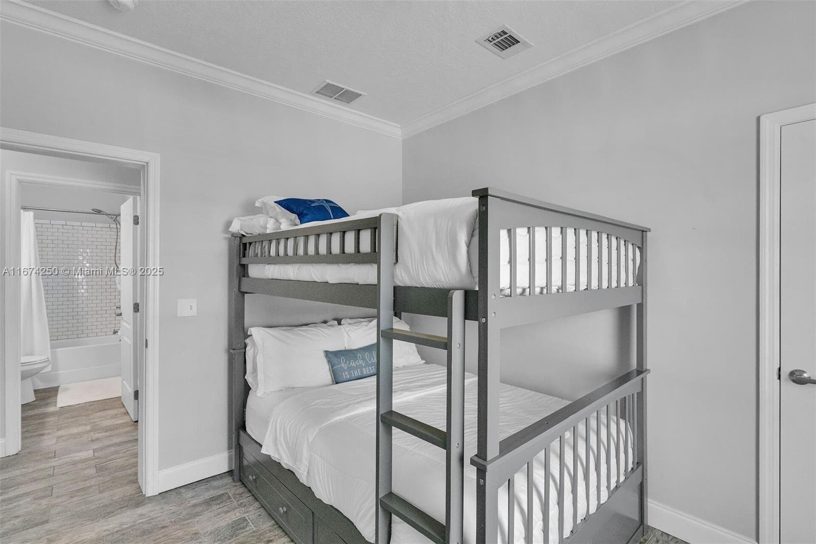 121 Venetian Dr photo 11