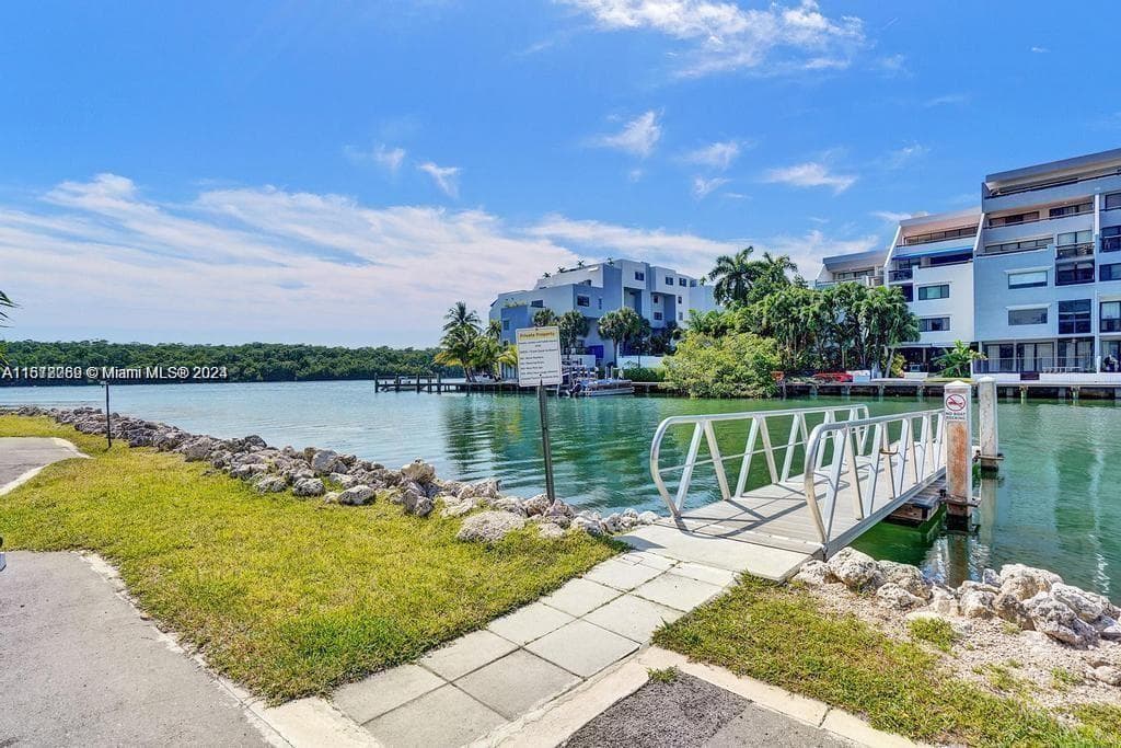 400 Kings Point Dr 1031 photo 6