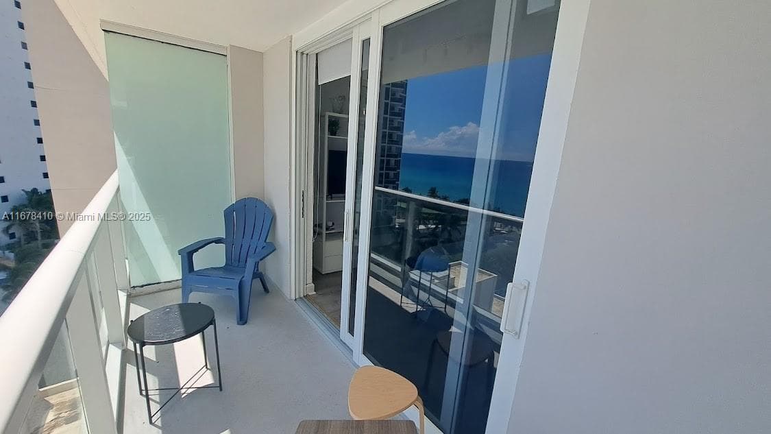 19201 Collins Ave 747 photo 4