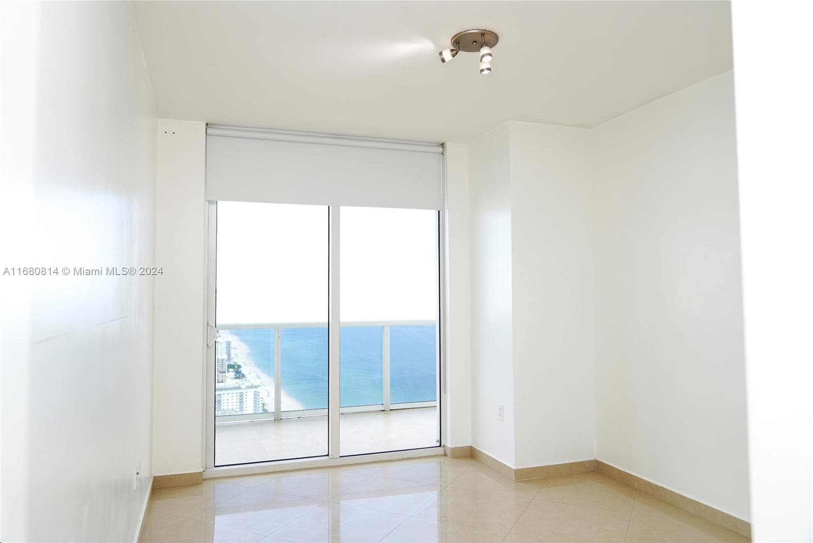 1830 Ocean Dr 4711 photo 6