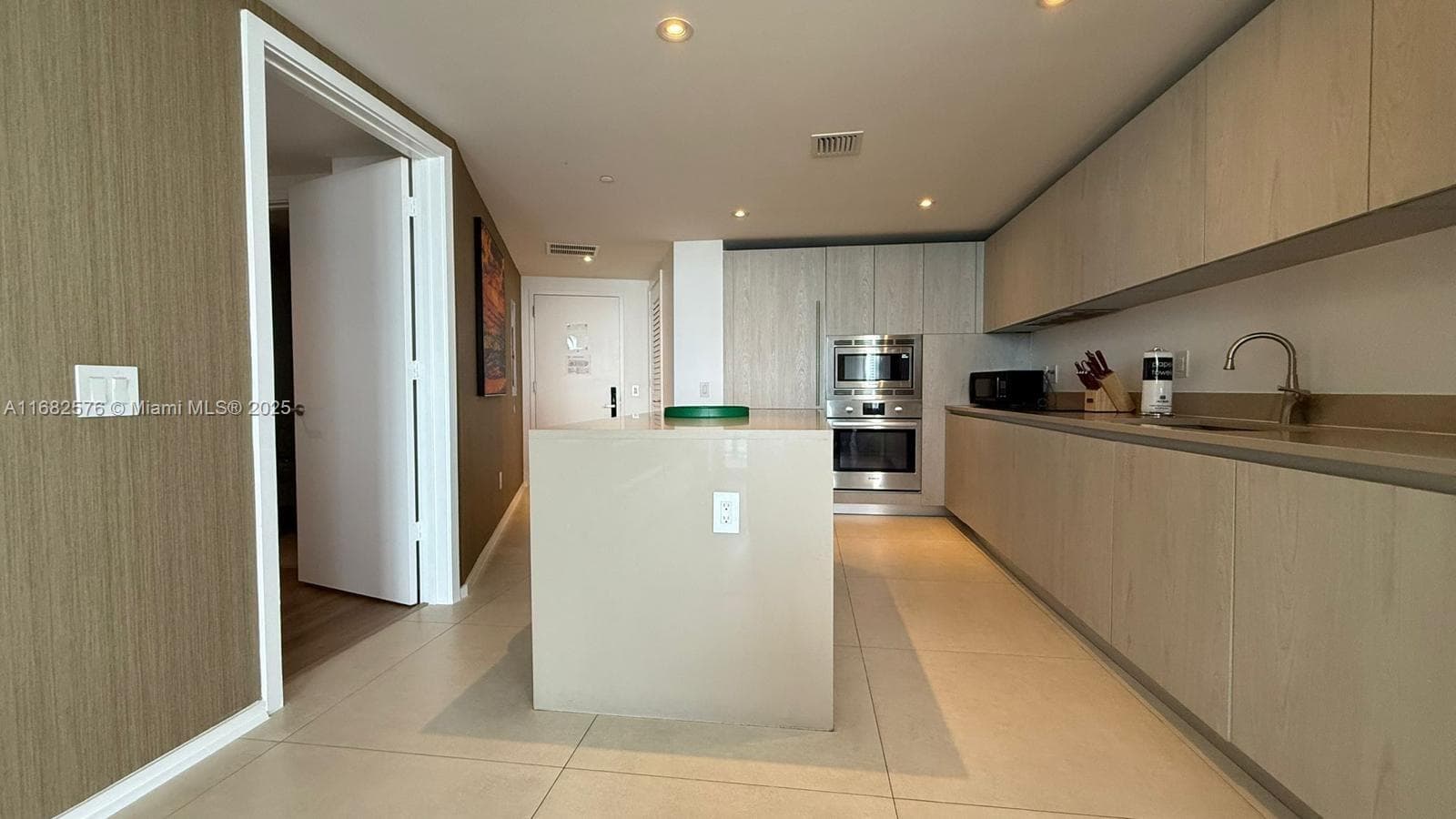 4111 Ocean Dr 1512 photo 24