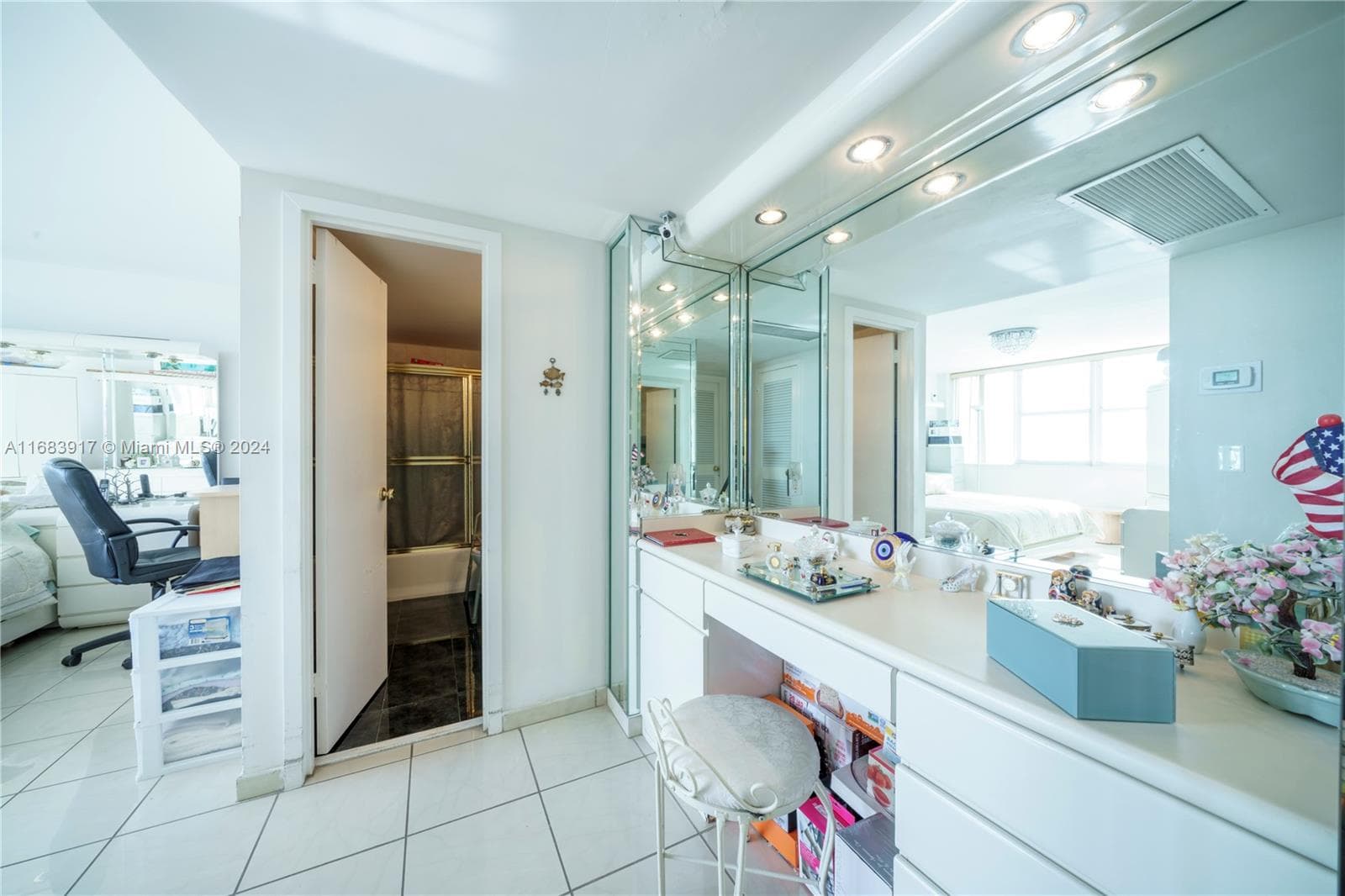 3140 Ocean Dr 304 photo 24