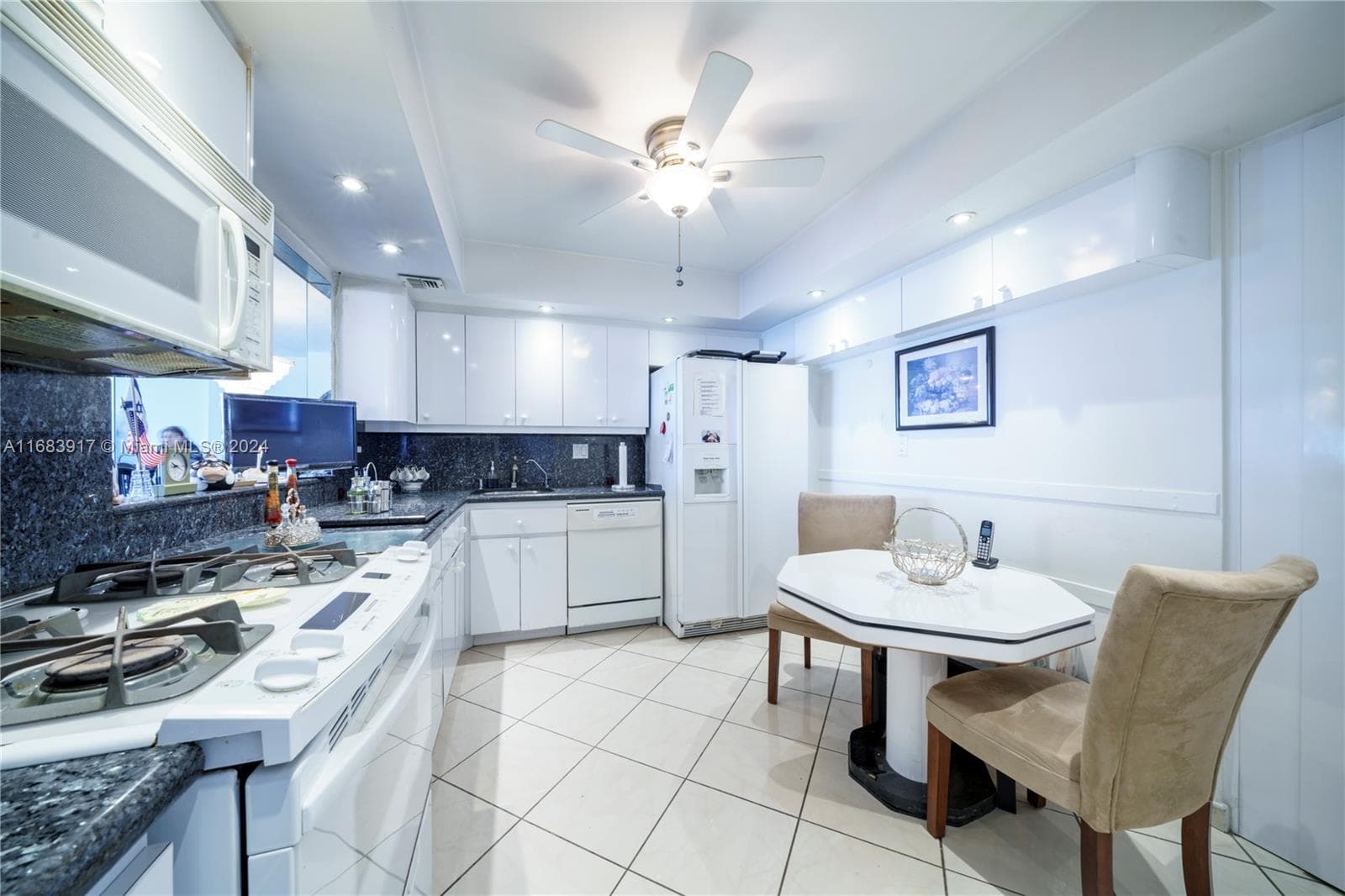 3140 Ocean Dr 304 photo 10