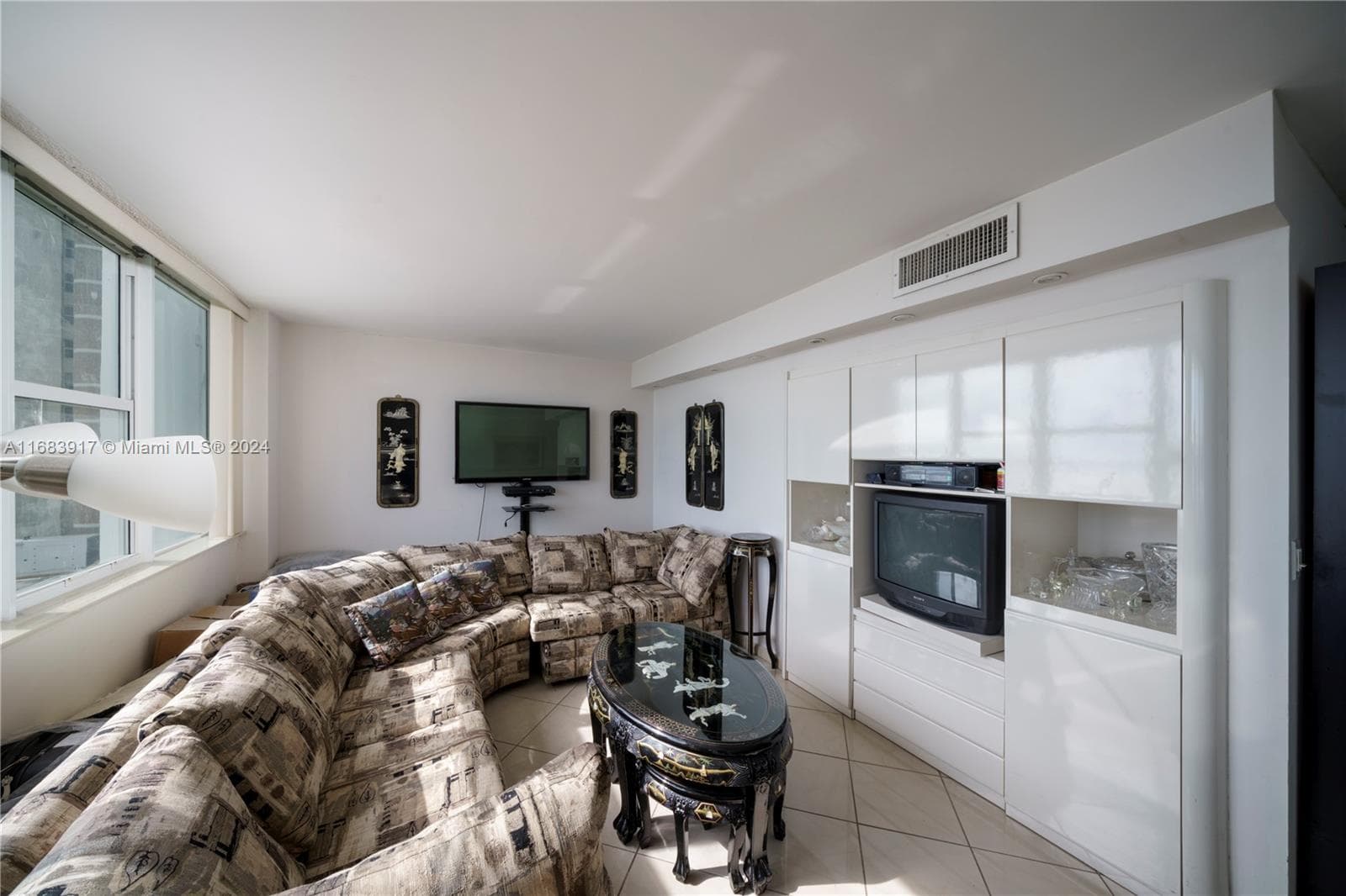 3140 Ocean Dr 304 photo 8