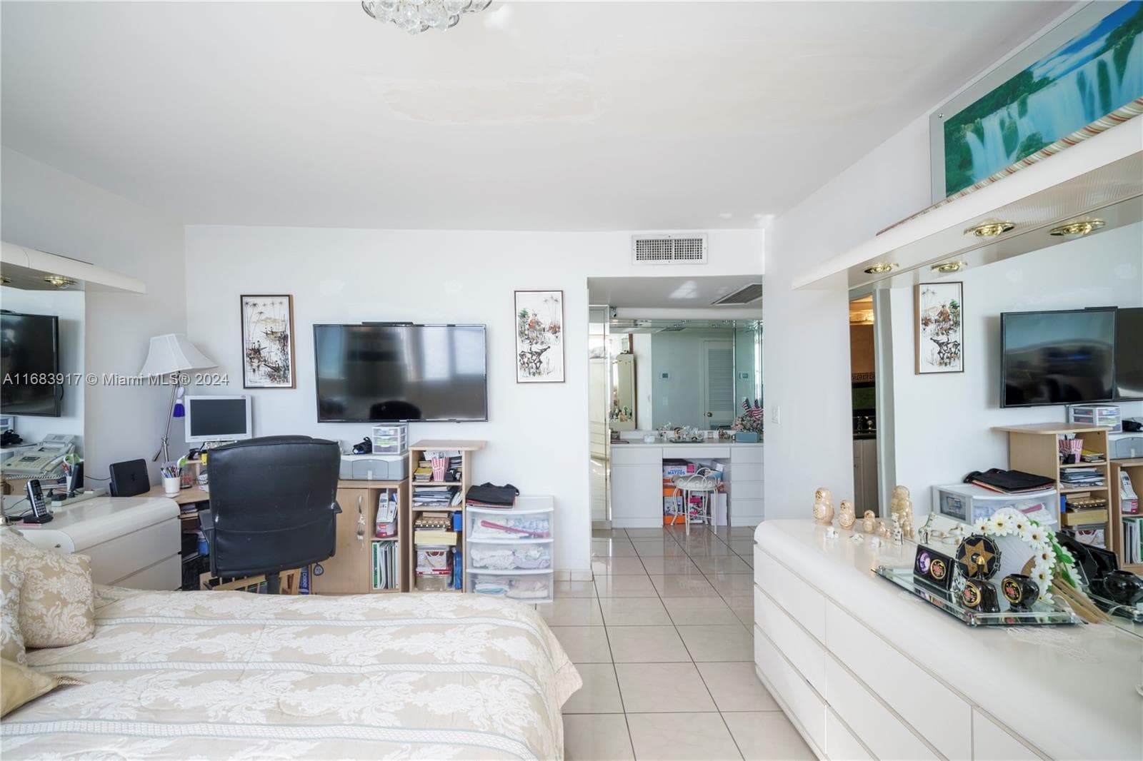 3140 Ocean Dr 304 photo 21