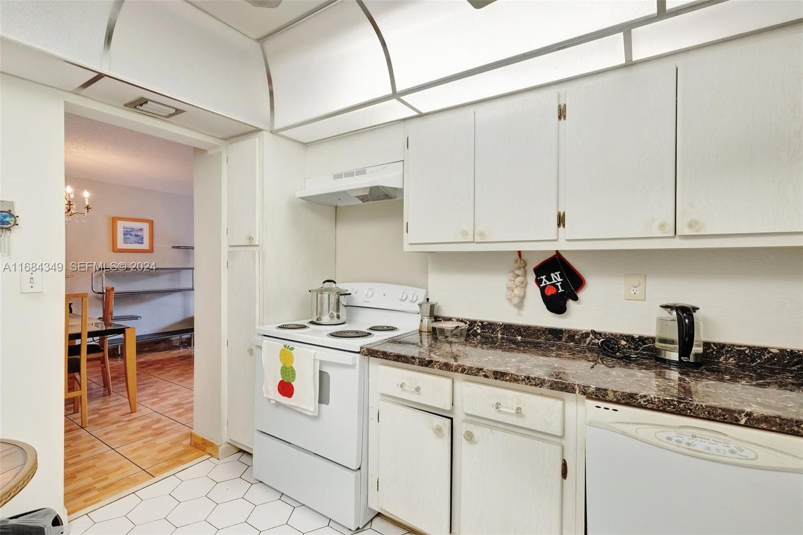 3161 S Ocean Dr 203 photo 23