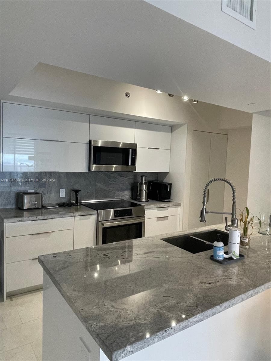 1830 S Ocean Dr 2604 photo 4