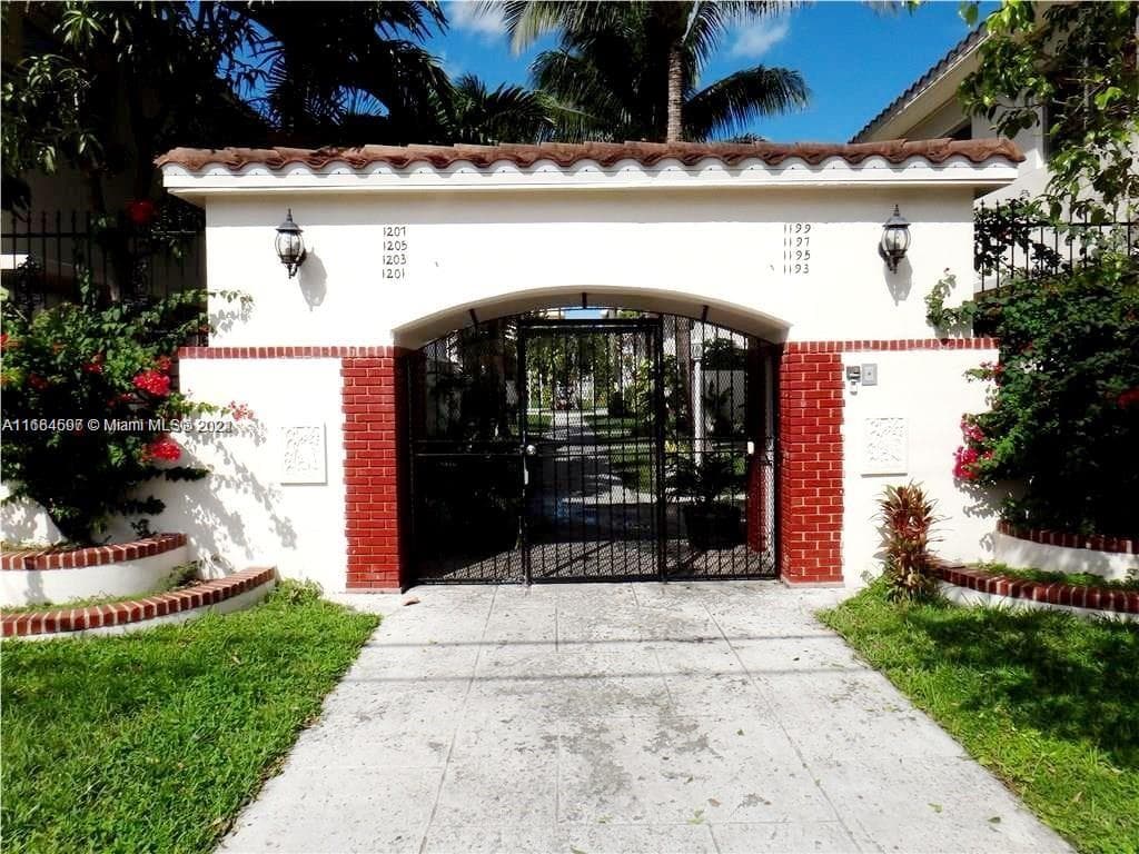 1201 Marseille Dr 17 photo 19