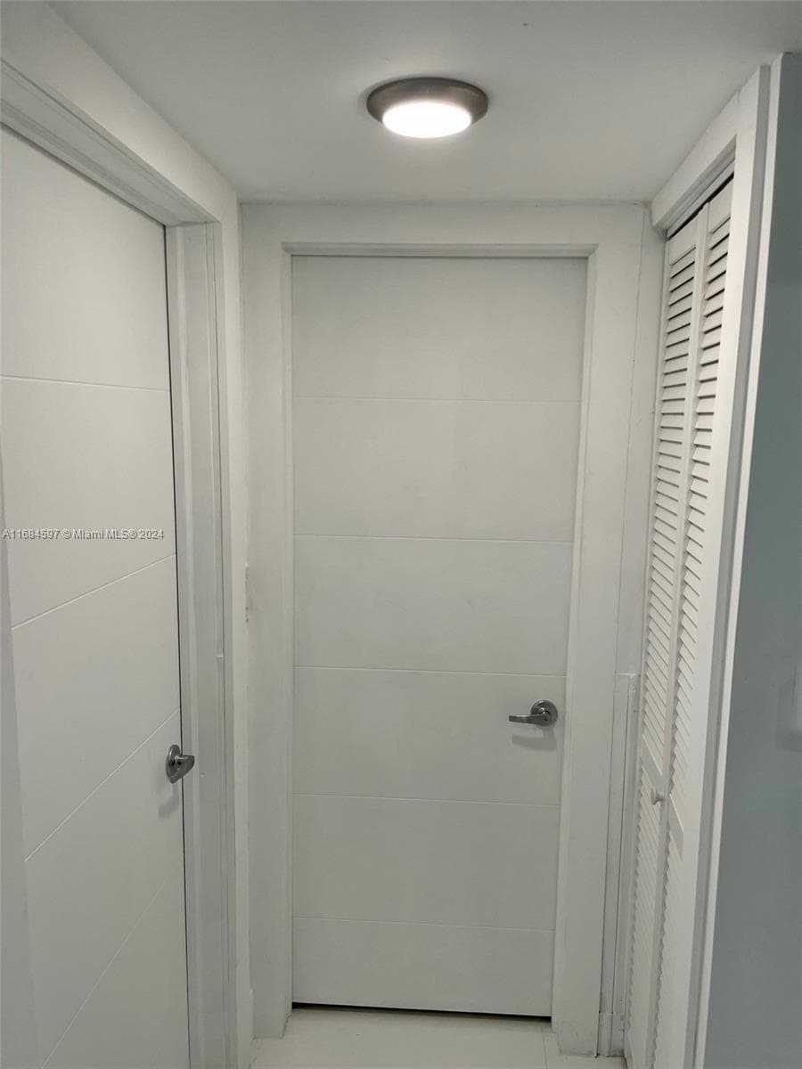 1201 Marseille Dr 17 photo 8