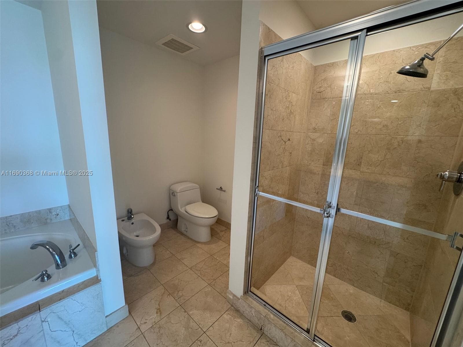 3330 NE 190 ST 1215 photo 23