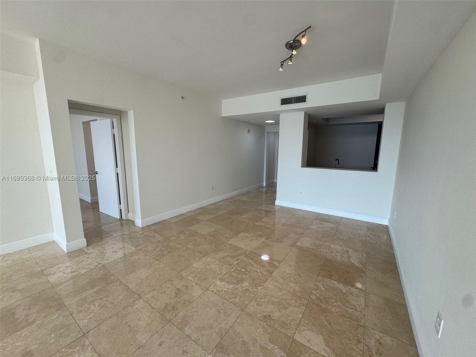 3330 NE 190 ST 1215 photo 13