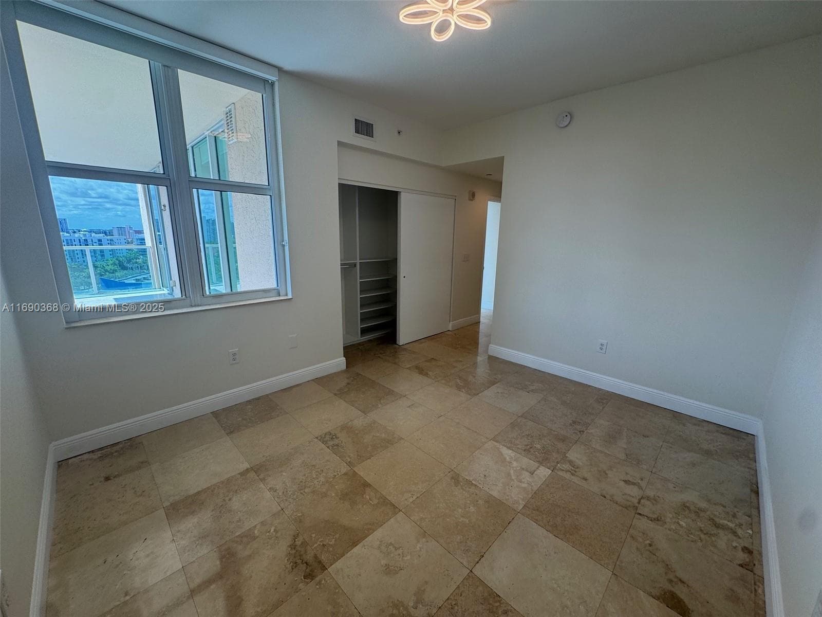 3330 NE 190 ST 1215 photo 17