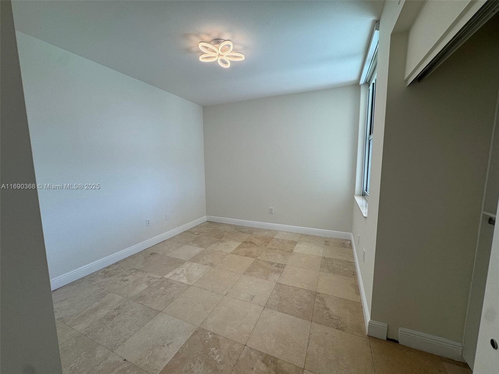 3330 NE 190 ST 1215 photo 16