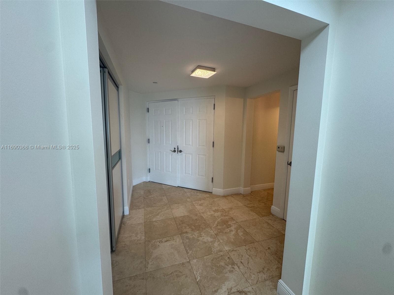 3330 NE 190 ST 1215 photo 5