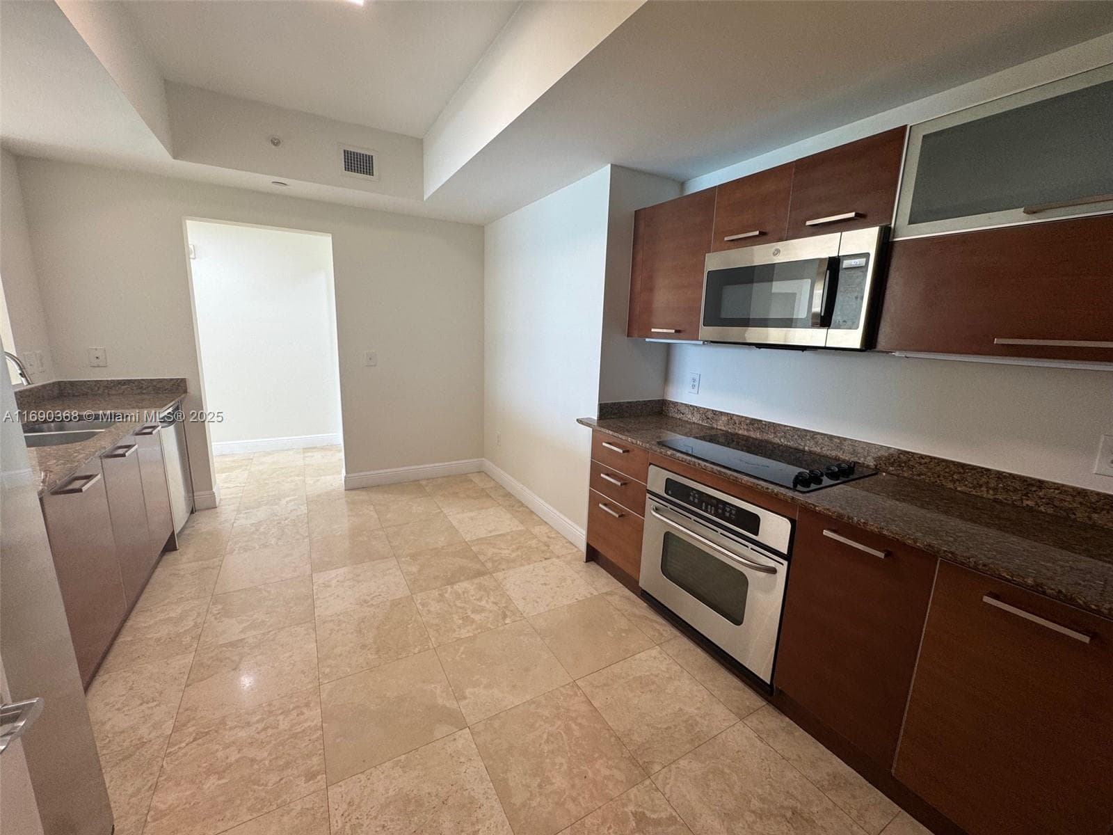 3330 NE 190 ST 1215 photo 10