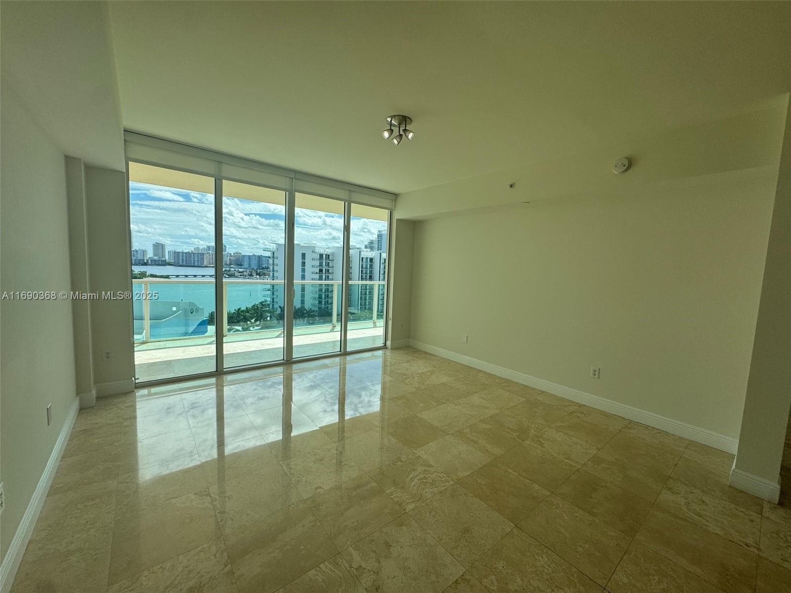 3330 NE 190 ST 1215 photo 14